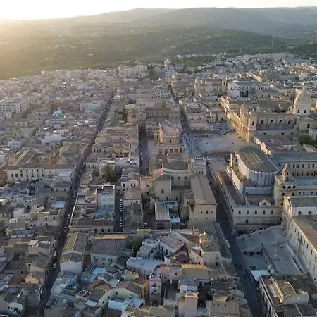 Apartamento Terrace- Walk To Porta Reale And Cafes - La Casa Della Pietra - Near Wine Tasting Noto