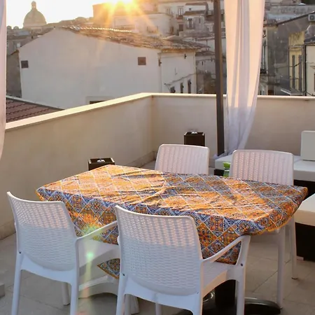 Terrace- Walk To Porta Reale And Cafes - La Casa Della Pietra - Near Wine Tasting Apartamento Noto